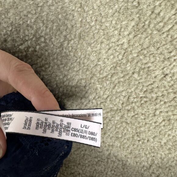 Victoria Secret Bralette Bra Size Large Navy Lace Racerback Lightly Lined V Neck - Picture 8 of 9